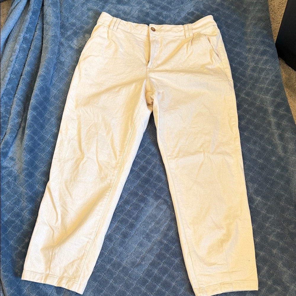 Sezane Cream Straight Leg Jeans it’s kind of baggy and a stretch